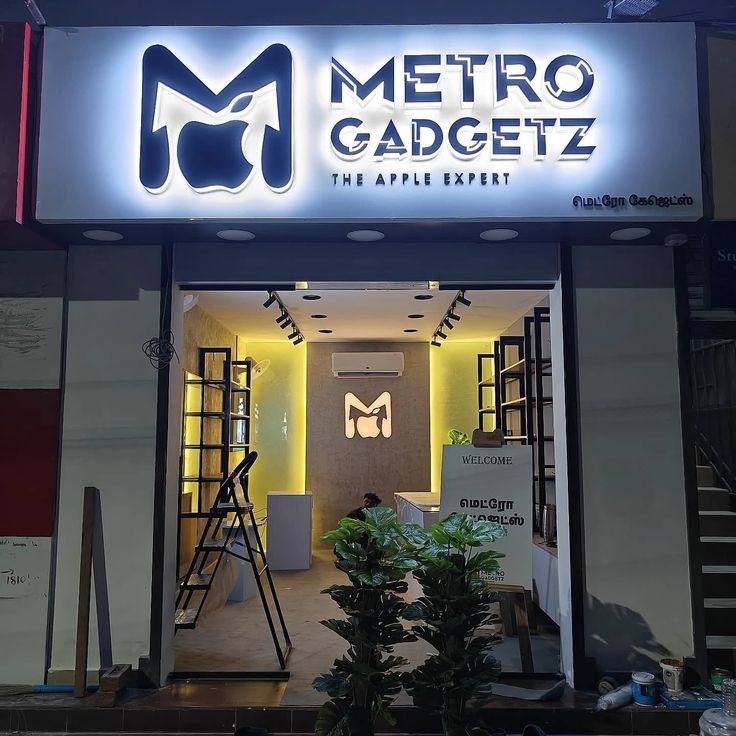 Metro Gadgetz illuminated shopfront sign